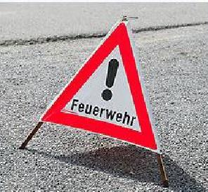 Folding triangles with the lettering: RRU - Operation - Accident (Kurdish)